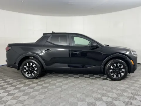 More photos of 2025 Hyundai Santa Cruz SE at Ford Longview, WA