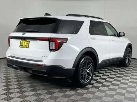 More photos of 2025 Ford Explorer ST-Line at Ford Longview, WA