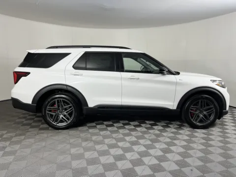 More photos of 2025 Ford Explorer ST-Line at Ford Longview, WA