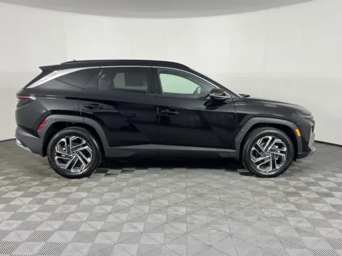 More photos of 2025 Hyundai Tucson Hybrid Limited at Ford Longview, WA
