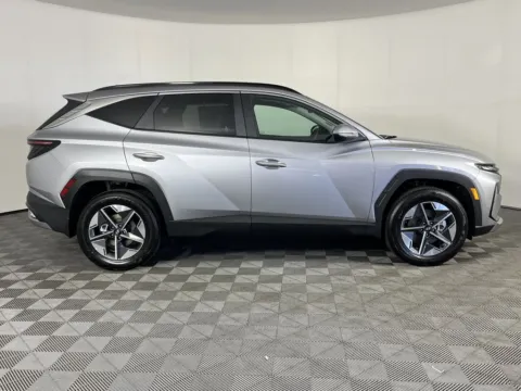 More photos of 2025 Hyundai Tucson Hybrid SEL Convenience at Ford Longview, WA