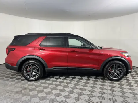 More photos of 2025 Ford Explorer ST-Line at Ford Longview, WA