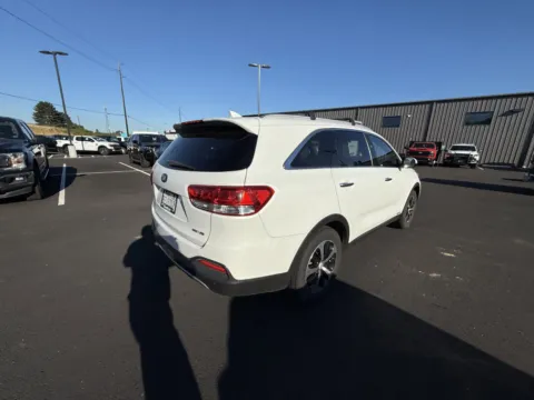 More photos of 2017 Kia Sorento EX V6 at Ford Longview, WA
