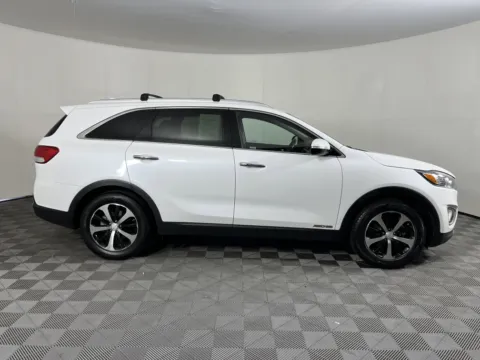 More photos of 2017 Kia Sorento EX V6 at Ford Longview, WA