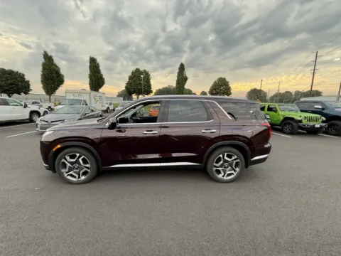 Photos of 2023 Hyundai Palisade Limited for sale in Longview, WA at Ford Longview