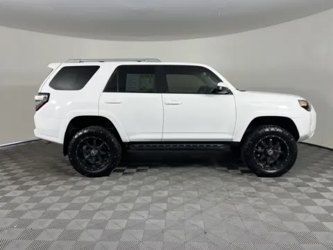More photos of 2014 Toyota 4Runner at Ford Longview, WA