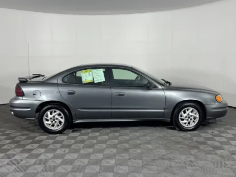 More photos of 2004 Pontiac Grand Am SE1 at Ford Longview, WA