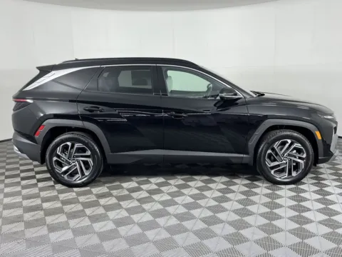 More photos of 2025 Hyundai Tucson Hybrid Limited at Ford Longview, WA