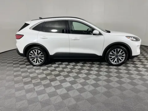 More photos of 2022 Ford Escape Titanium Hybrid at Ford Longview, WA