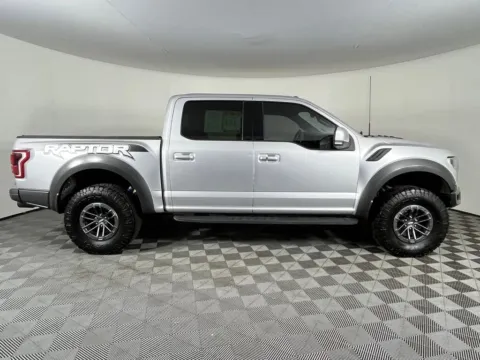 More photos of 2018 Ford F-150 Raptor at Ford Longview, WA