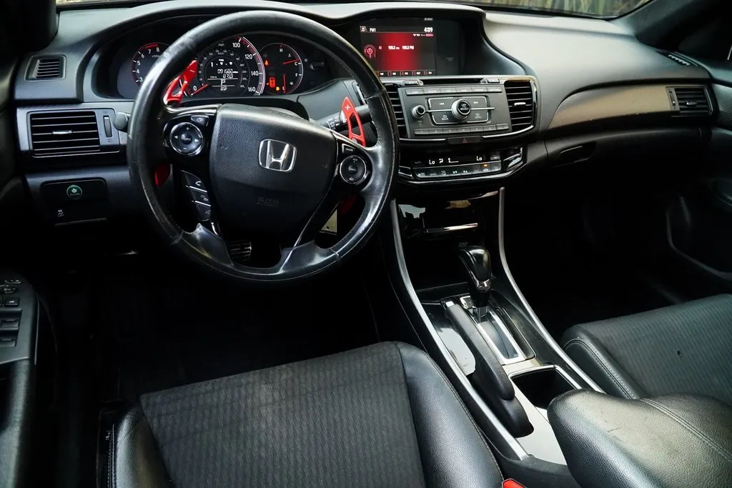 2017 Honda Accord Sport photo 4