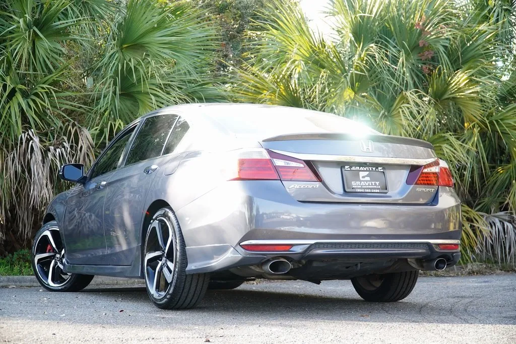 2017 Honda Accord Sport photo 2