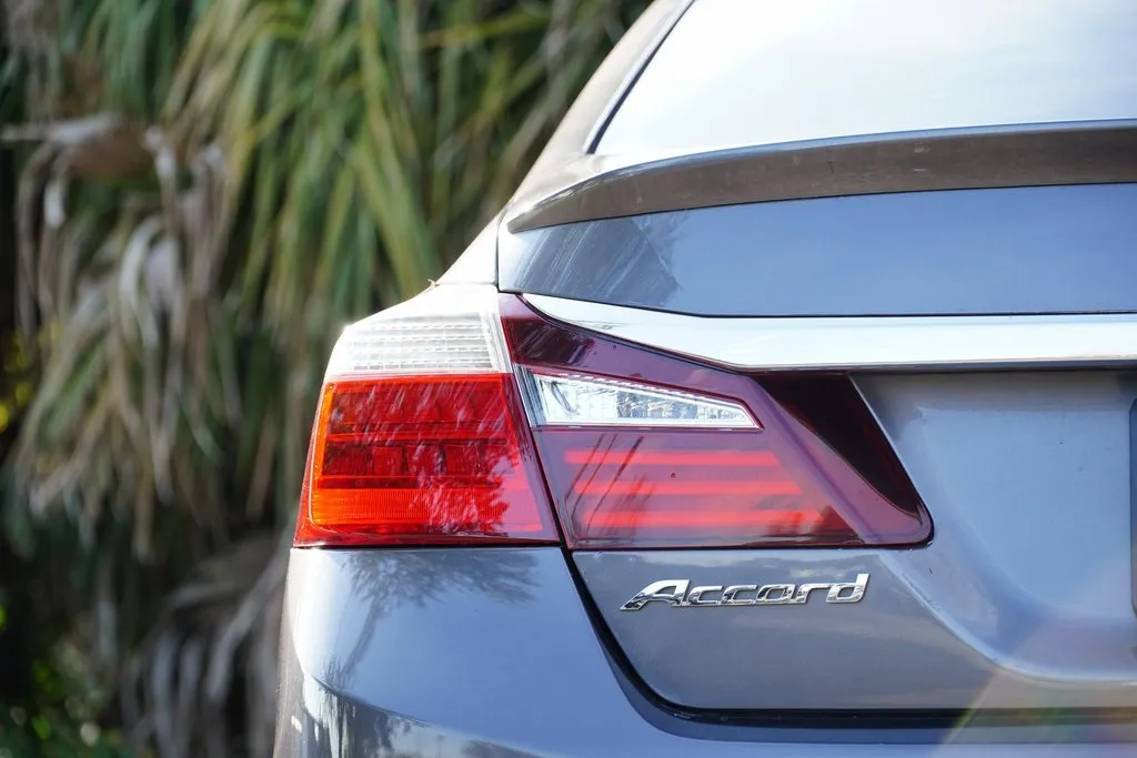 2017 Honda Accord Sport photo 3