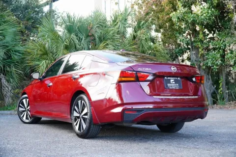 More photos of 2021 Nissan Altima 2.5 SV at Gravity Autos Jacksonville, FL