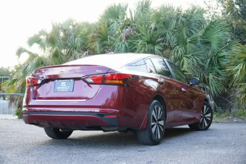 More photos of 2021 Nissan Altima 2.5 SV at Gravity Autos Jacksonville, FL
