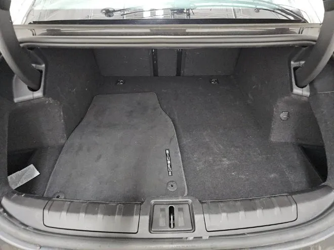 2022 Porsche Taycan Base photo 3