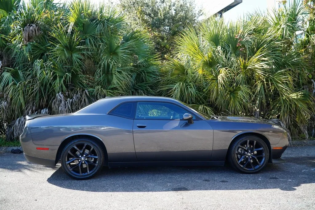 2021 Dodge Challenger GT photo 3
