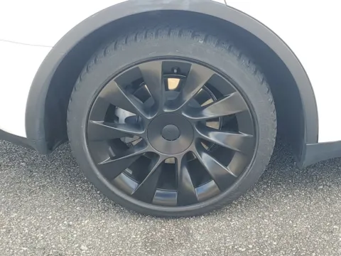 More photos of 2021 Tesla Model Y Long Range at Gravity Autos Jacksonville, FL