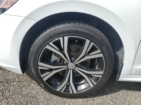 More photos of 2021 Volkswagen Passat 2.0T SE at Gravity Autos Jacksonville, FL