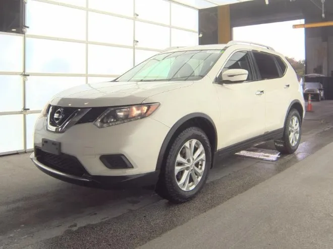 White 2016 Nissan Rogue SV for sale in Jacksonville, FL