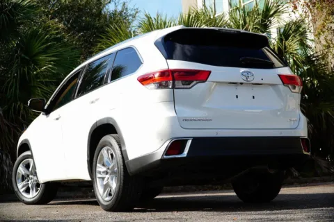 More photos of 2017 Toyota Highlander Limited at Gravity Autos Jacksonville, FL