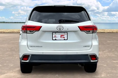 More photos of 2017 Toyota Highlander Limited at Gravity Autos Jacksonville, FL