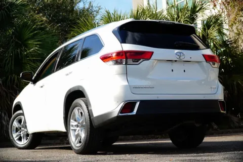 More photos of 2017 Toyota Highlander Limited at Gravity Autos Jacksonville, FL
