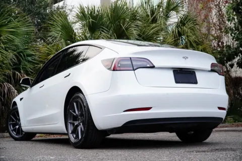 More photos of 2021 Tesla Model 3 Standard Range Plus at Gravity Autos Jacksonville, FL