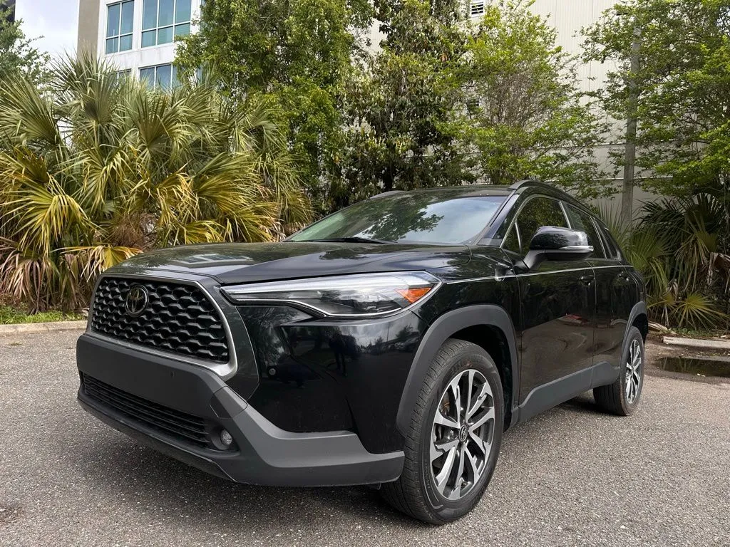 Black 2022 Toyota Corolla Cross XLE for sale in Jacksonville, FL