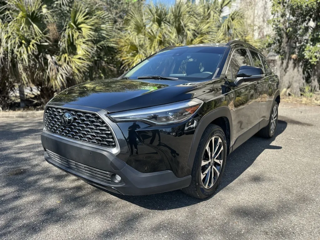 Black 2022 Toyota Corolla Cross XLE for sale in Jacksonville, FL