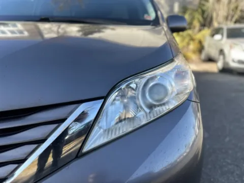 More photos of 2015 Toyota Sienna L at Gravity Autos Jacksonville, FL