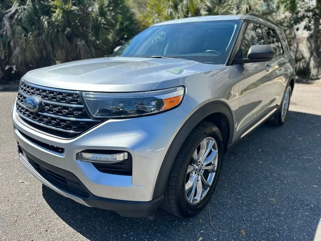 Silver 2022 Ford Explorer XLT for sale in Jacksonville, FL