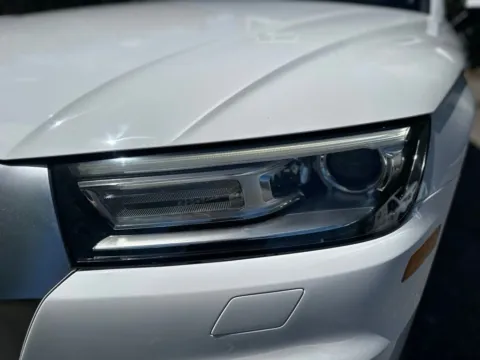 More photos of 2019 Audi Q5 2.0T Premium at Gravity Autos Jacksonville, FL