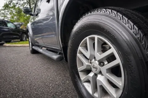 More photos of 2016 Nissan Frontier SV at Gravity Autos Jacksonville, FL