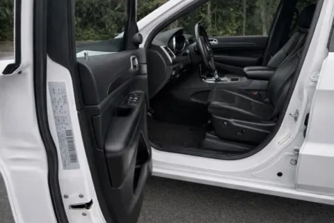 More photos of 2019 Jeep Grand Cherokee Altitude at Gravity Autos Jacksonville, FL