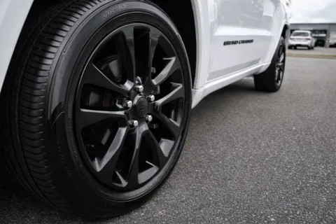 Photos of 2019 Jeep Grand Cherokee Altitude for sale in Jacksonville, FL at Gravity Autos Jacksonville