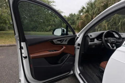 Another view of 2019 Audi Q7 45 SE Premium Plus for sale in Jacksonville, FL at Gravity Autos Jacksonville