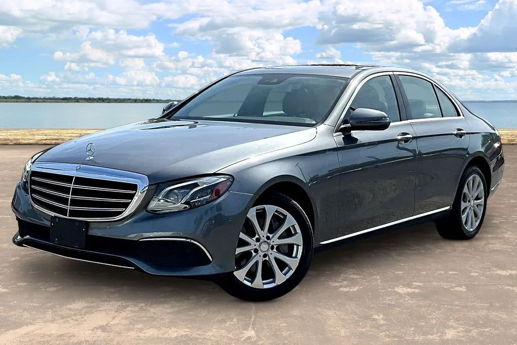 2017 Mercedes-Benz E-Class E300 4MATIC's photo