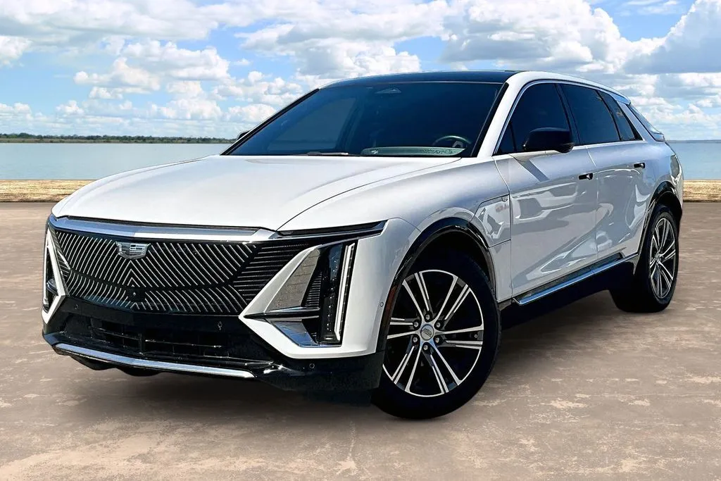 White 2024 Cadillac LYRIQ Luxury for sale in Jacksonville, FL