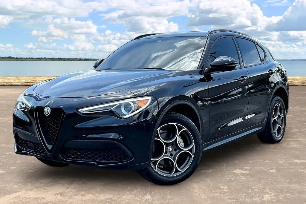 2022 Alfa Romeo Stelvio AWD's photo