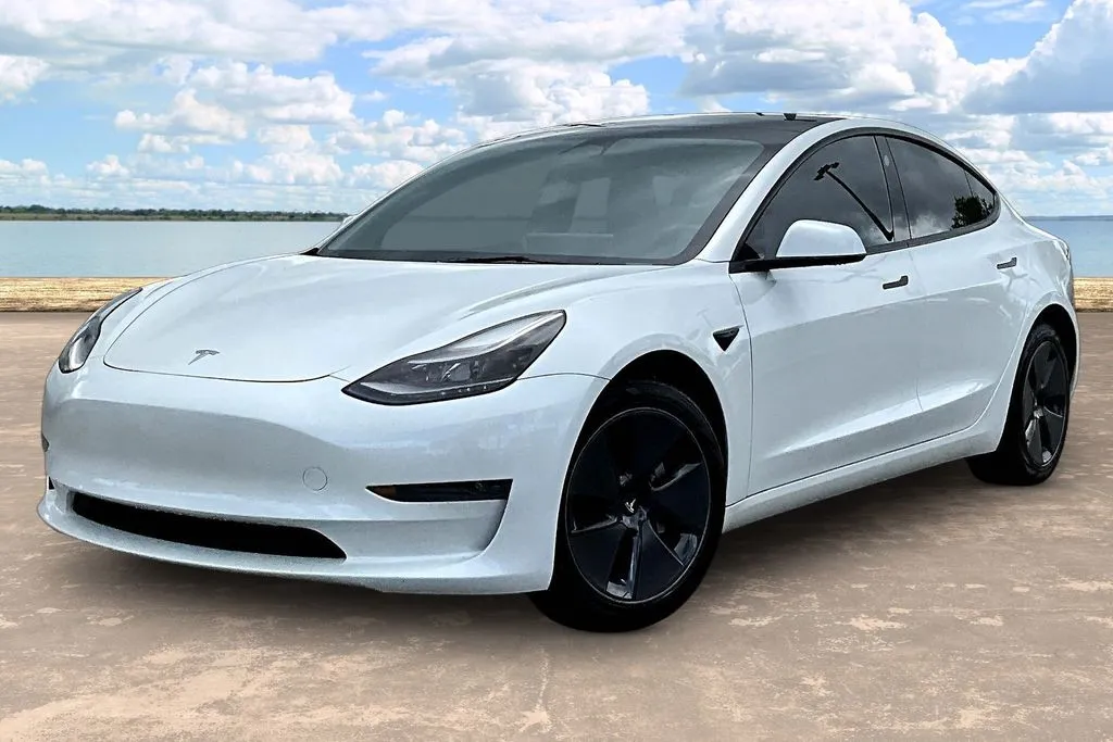 2023 Tesla Model 3 -'s photo