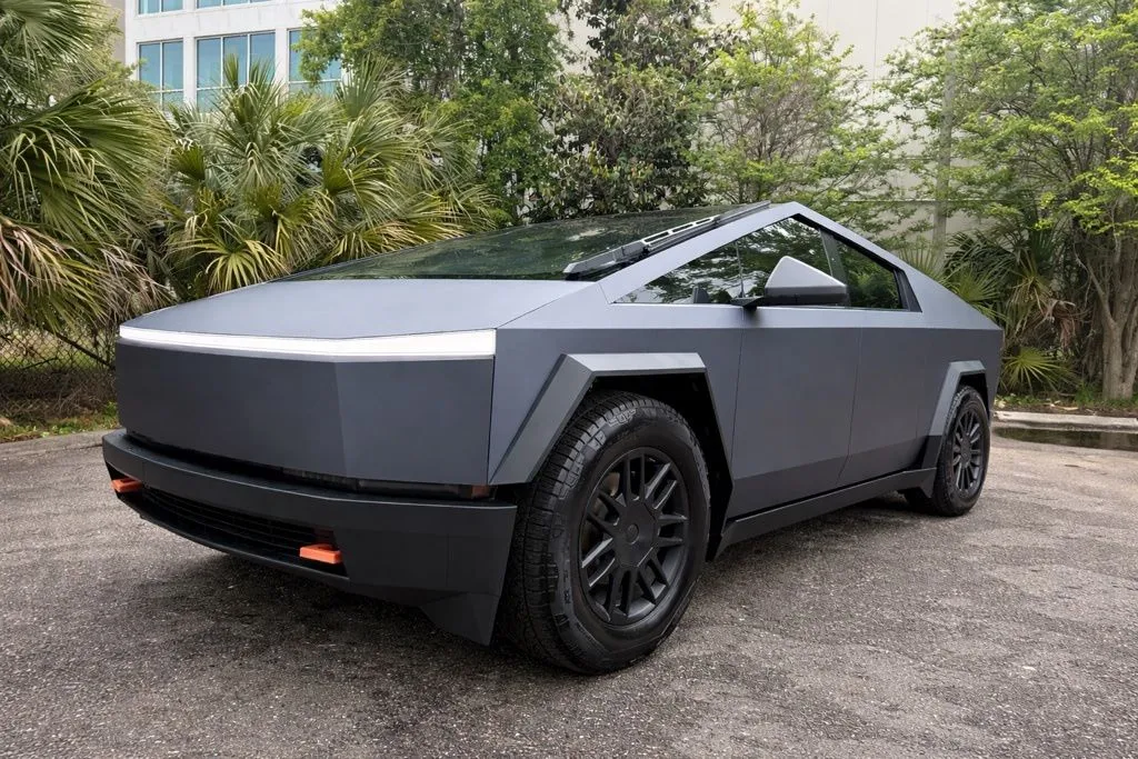 2024 Tesla Cybertruck All-Wheel Drive's photo