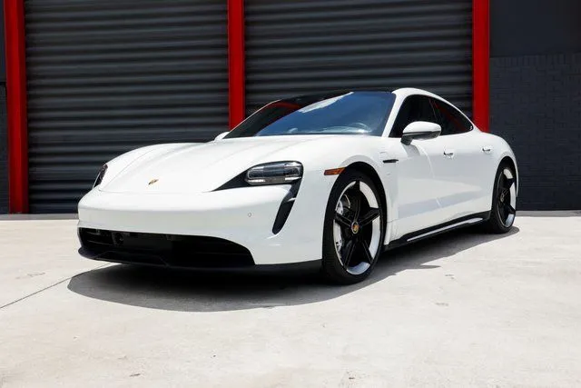 2022 Porsche Taycan -'s photo
