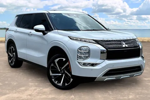 Another view of 2024 Mitsubishi Outlander SE for sale in Jacksonville, FL at Gravity Autos Jacksonville