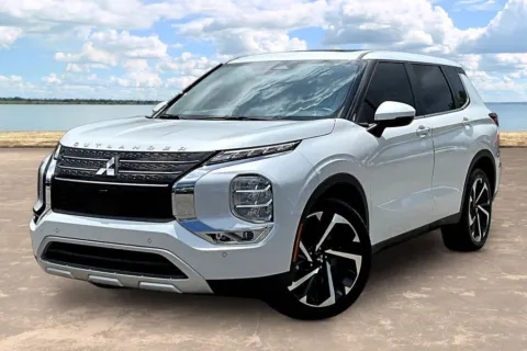 White 2024 Mitsubishi Outlander SE for sale in Jacksonville, FL
