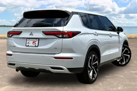 More photos of 2024 Mitsubishi Outlander SE at Gravity Autos Jacksonville, FL