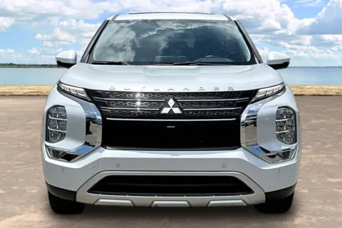 Photos of 2024 Mitsubishi Outlander SE for sale in Jacksonville, FL at Gravity Autos Jacksonville