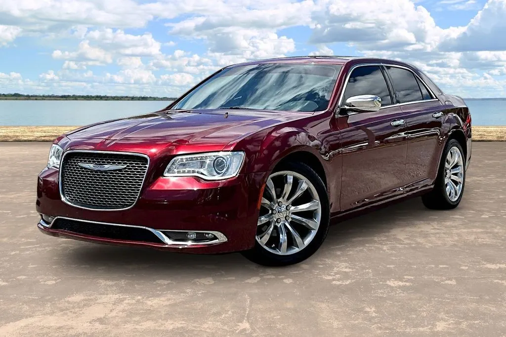 2020 Chrysler 300 Limited's photo