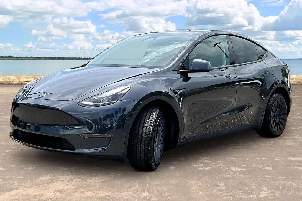 2024 Tesla Model Y Long Range Rear Wheel Drive's photo