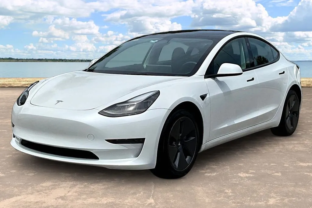 2023 Tesla Model 3 -'s photo